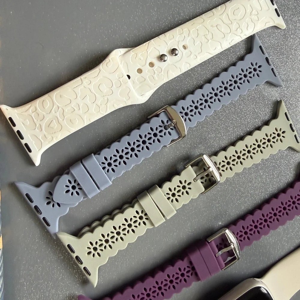 Apple Smartwatch 7 with multiple Bands